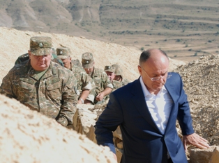 Министр обороны Армении