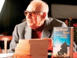 Турецкий писатель награжден армянской медалью