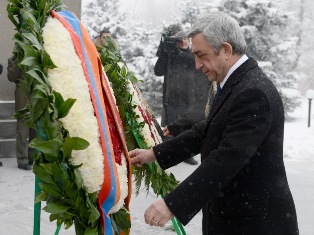 Президент Армении посетил пантеон Ераблур
